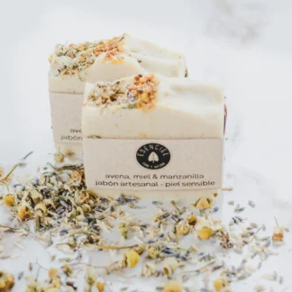 Jabón artesanal de Avena, miel y manzanilla